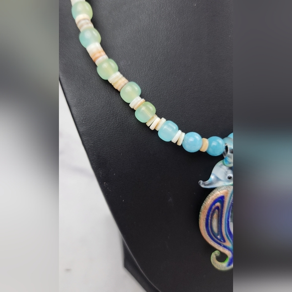 🐚🌊 Lampwork Seahorse with aquamarine & shells necklace - Picture 3 of 13